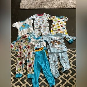 Sesame Street 2t Pajama bundle (6pairs)